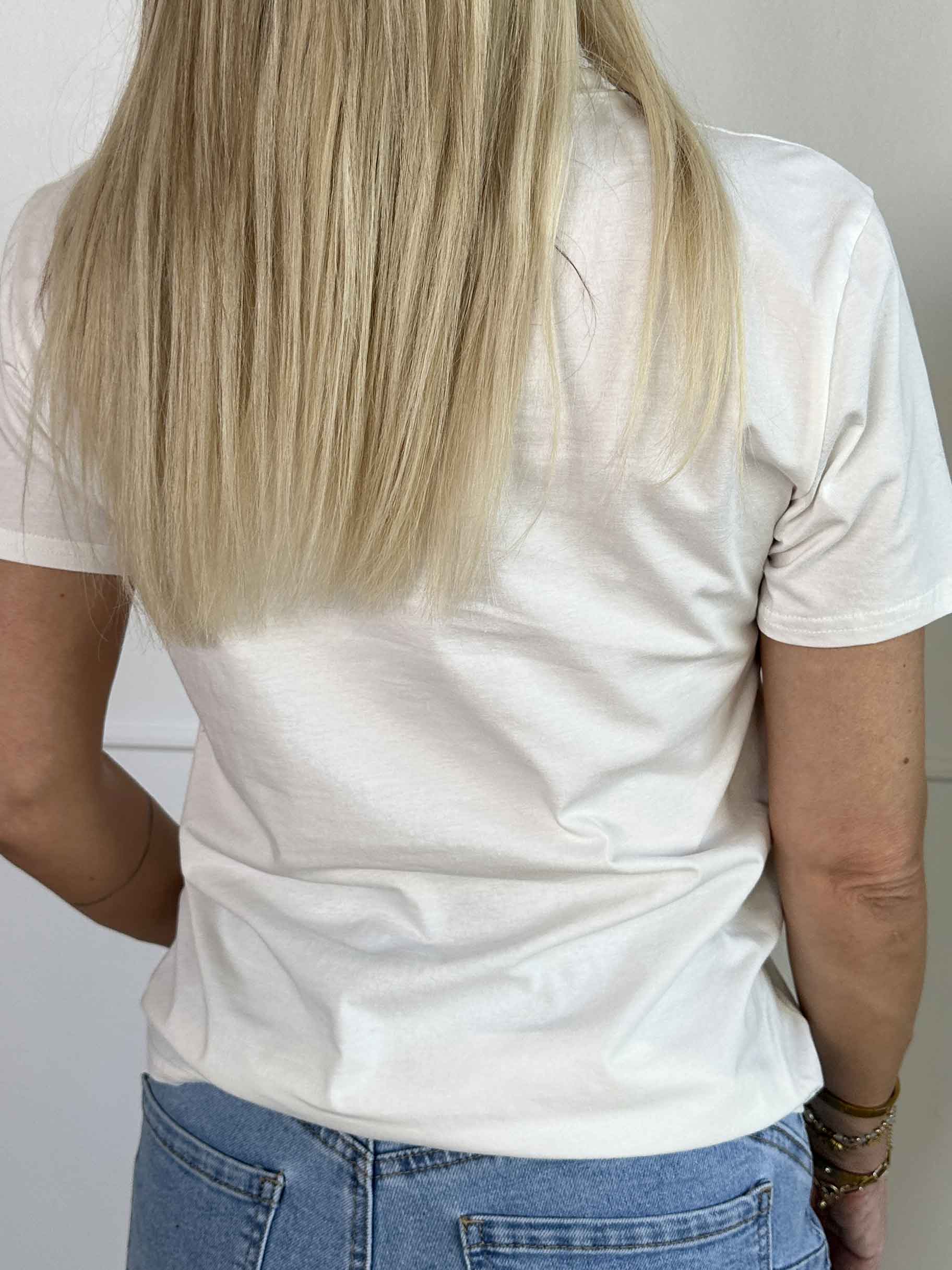 Selma - T-shirt i bomuld med broderet detaljer og similisten på brystet